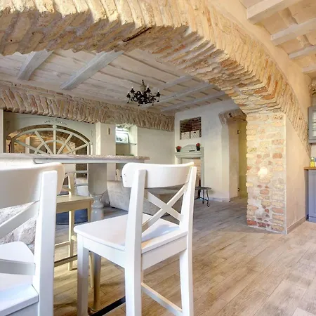 Historical X Free Parking Self Check In 24x7 By H&h 维尔纽斯