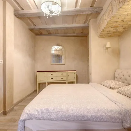 Historical X Free Parking Self Check In 24x7 By H&h