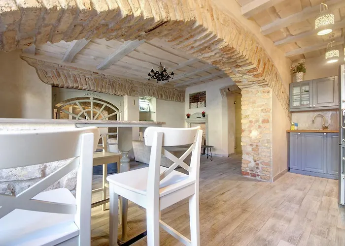 Historical X Free Parking Self Check In 24x7 By H&h 维尔纽斯