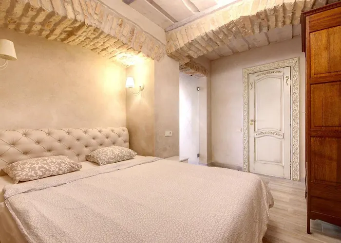 Historical X Free Parking Self Check In 24x7 By H&h * 维尔纽斯