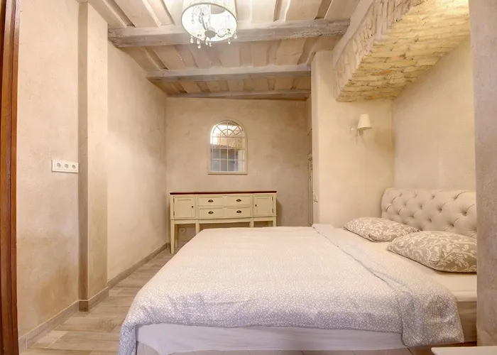 Historical X Free Parking Self Check In 24x7 By H&h